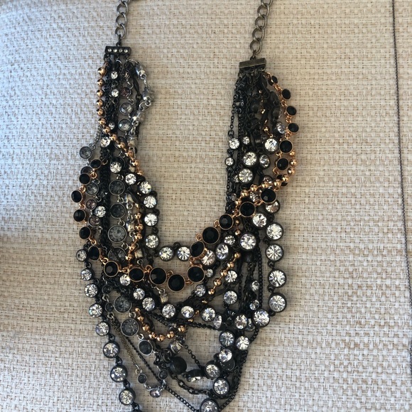 Five pieces of jewelry. One bracelet and four necklaces. - Picture 5 of 13